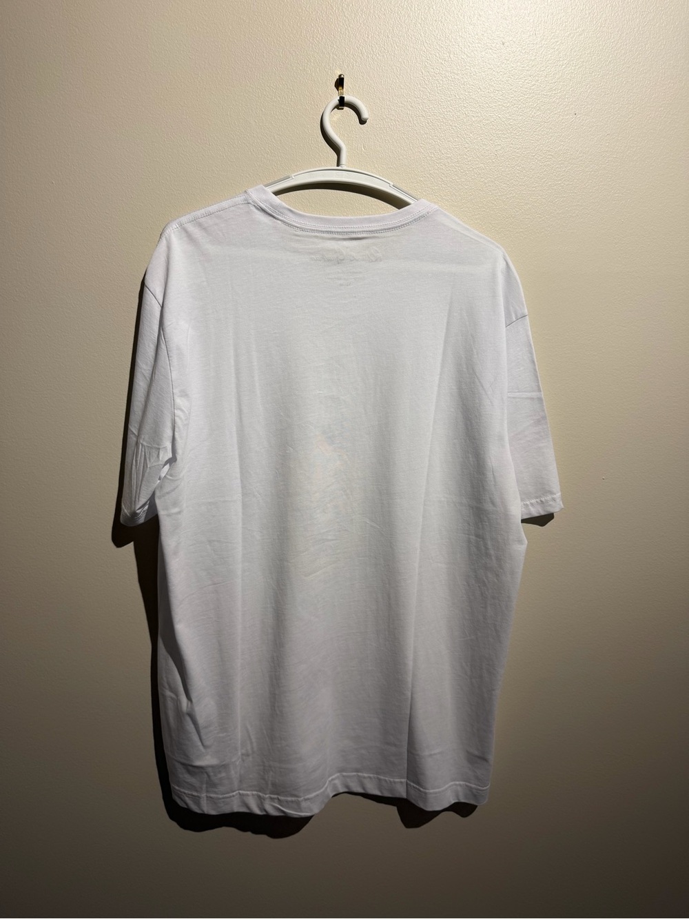 Robert Graham Skull Island White Skull Graphic Crew Neck Tee Mens M $98 MSRP - Picture 2 of 3